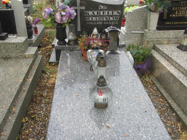 Grób WŁADYSŁAW KARELUS